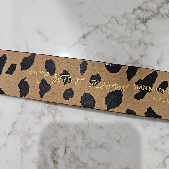 Betsey Johnson Brown Belt, Gold Buckle Man-Made Material Size L 40 Inches - Picture 4 of 11